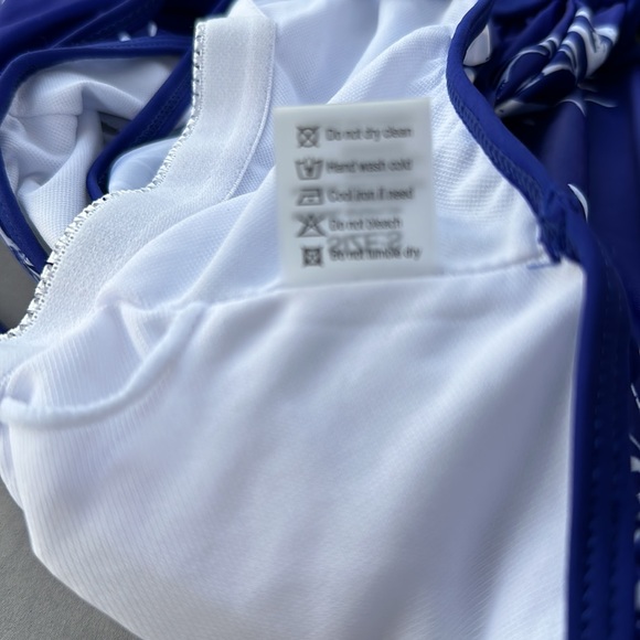 Unknown Brand, Women’s size small, Blue Floral Pattern, Tankini swim top - Picture 5 of 10